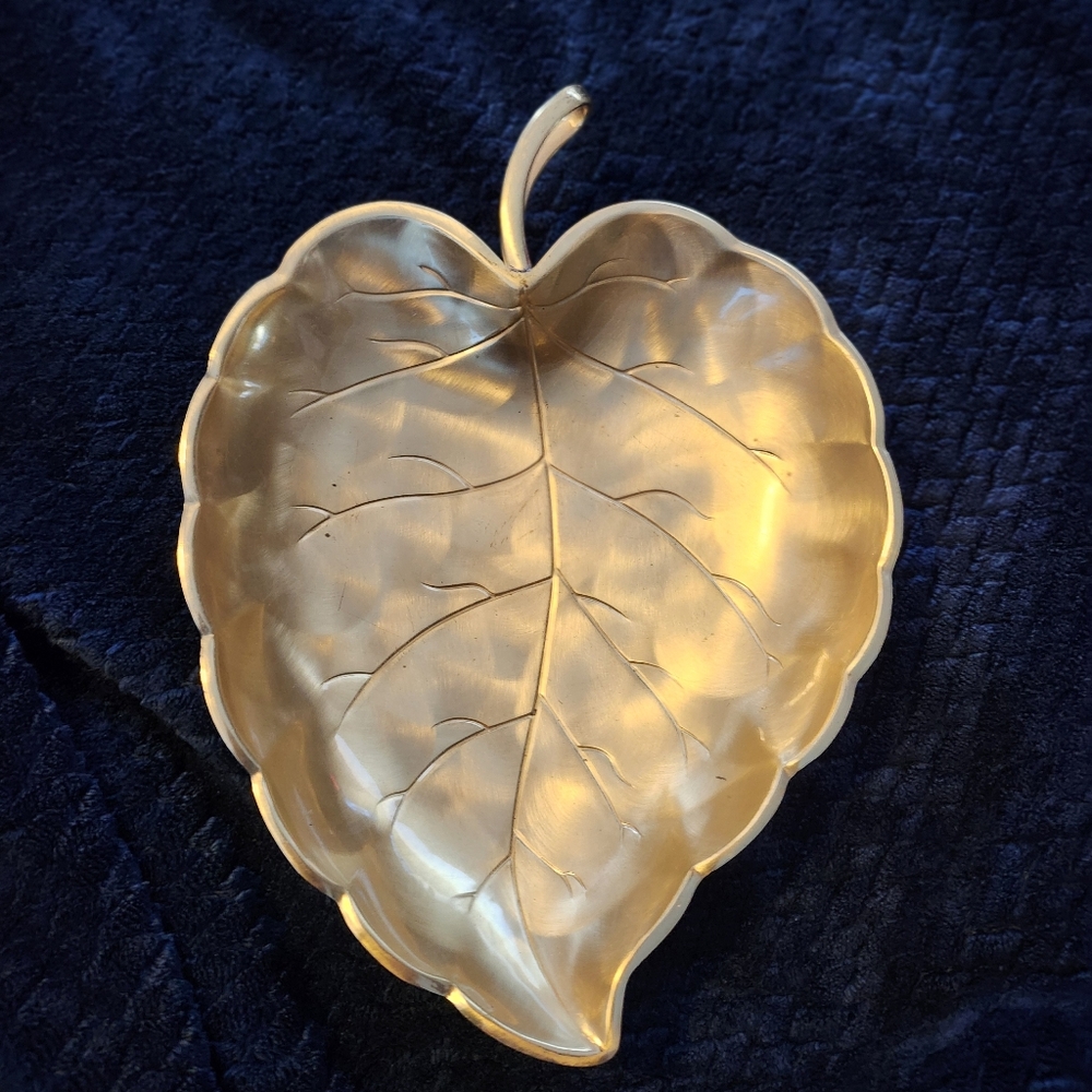 Vintage brass Large leaf trinket dish, often used as a tray for keys, jewelry
